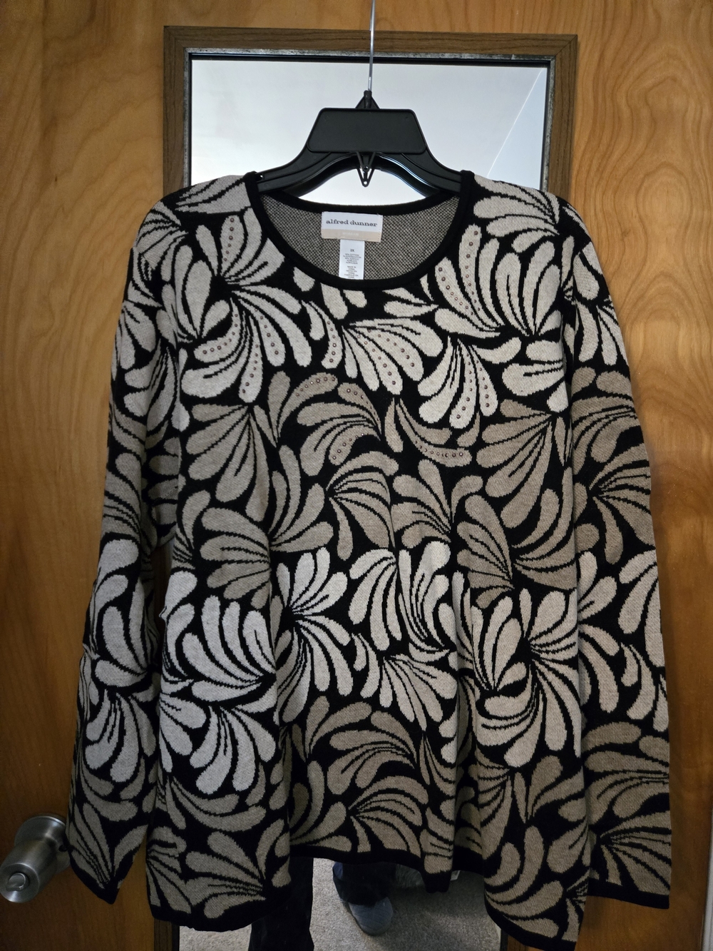Alfred Dunner Black and Cream Floral Swirl Knit Top